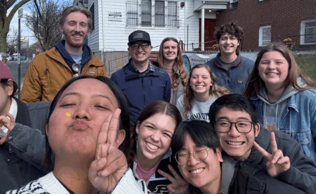 college students on mission trip